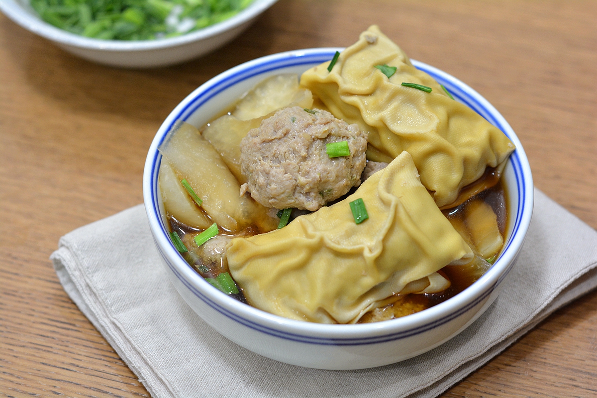 冬天的“花心”萝卜这么做，水灵软嫩多汁，放9个千张肉包真带劲