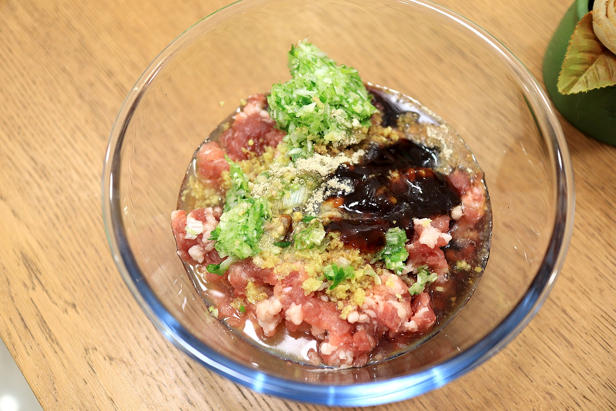 冬天的“花心”萝卜这么做，水灵软嫩多汁，放9个千张肉包真带劲