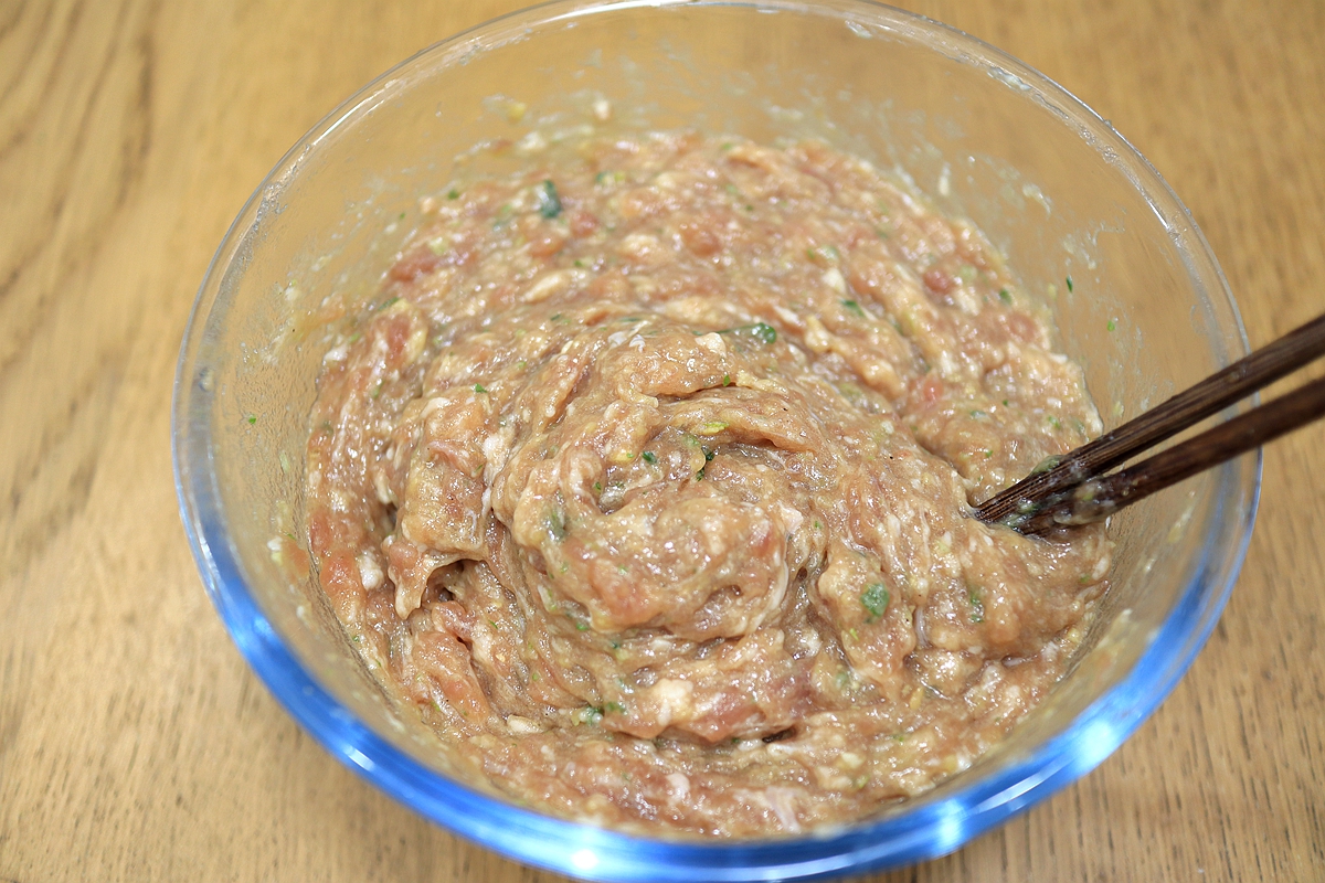 冬天的“花心”萝卜这么做，水灵软嫩多汁，放9个千张肉包真带劲