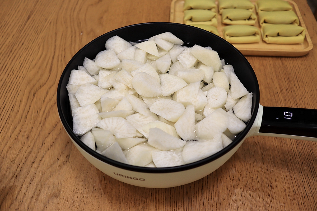 冬天的“花心”萝卜这么做，水灵软嫩多汁，放9个千张肉包真带劲