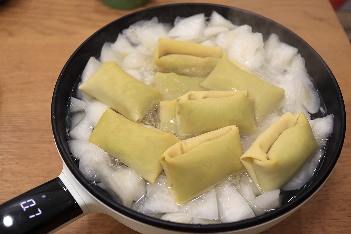 冬天的“花心”萝卜这么做，水灵软嫩多汁，放9个千张肉包真带劲