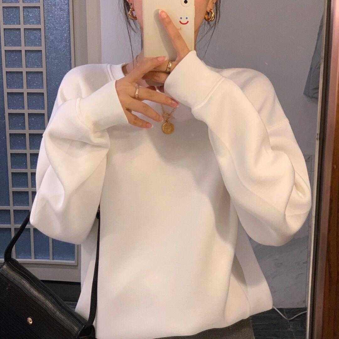 冬天穿卫衣别再配长裤了！用它搭配半身裙，上身效果会更好