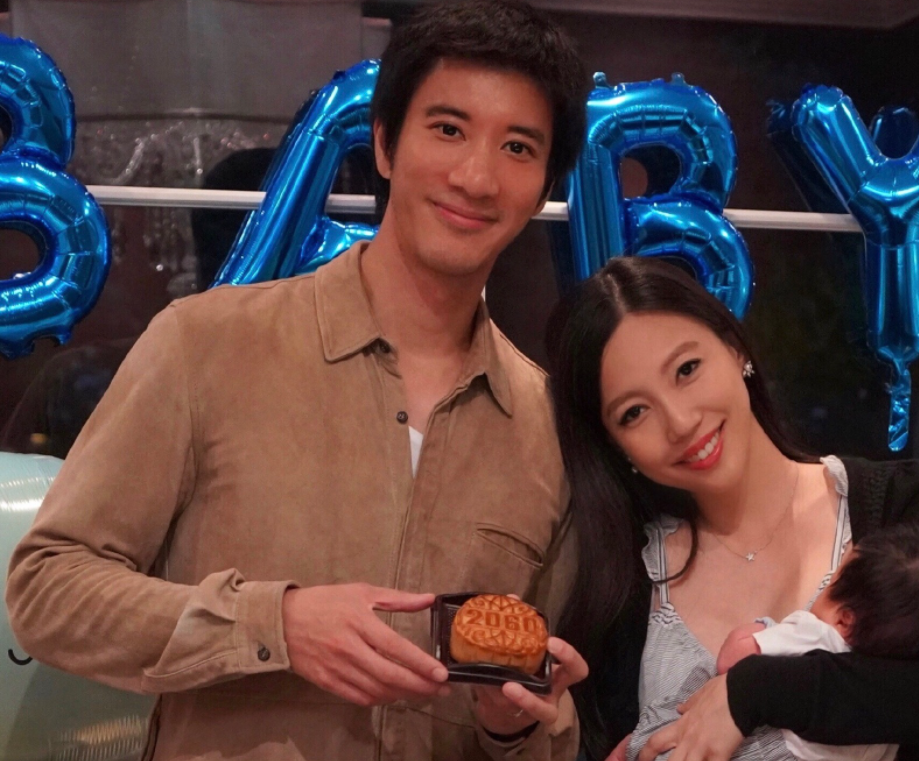 王力宏离婚！李靓蕾或分得3亿财产，与贵妇名媛往来，她不简单