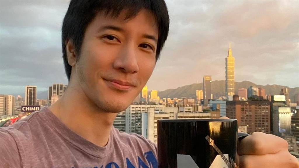 李靓蕾闺蜜透露王力宏离婚的主要原因：夫妻感情变谈是关键