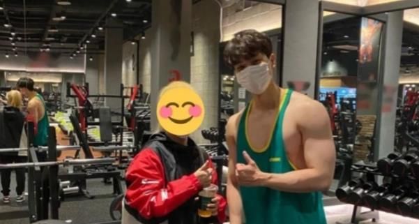 隐藏在清秀脸蛋下的健硕身材!脸蛋跟身材超反差的<a href=