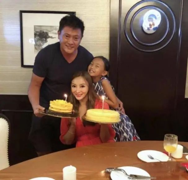 8位港圈“渣男”，对女伴一个比一个狠，原配被逼到离婚出家