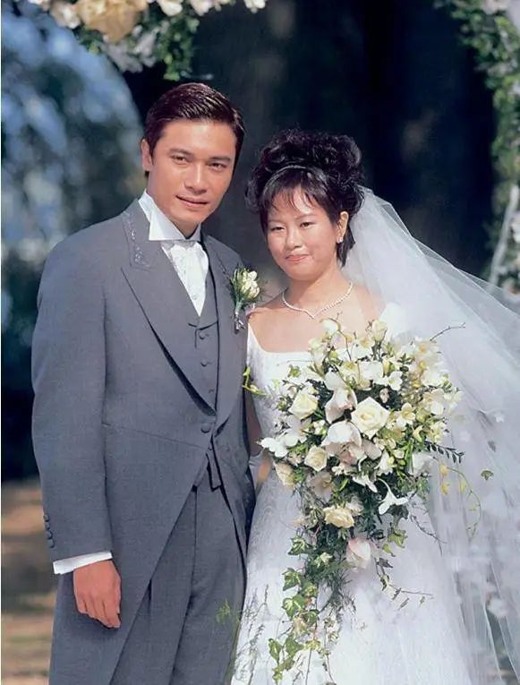 8位港圈“渣男”,对女伴一个比一个狠,原配被逼到离婚出家 8位港圈“渣男”,对女伴一个比一个狠,原配被逼到离婚出家