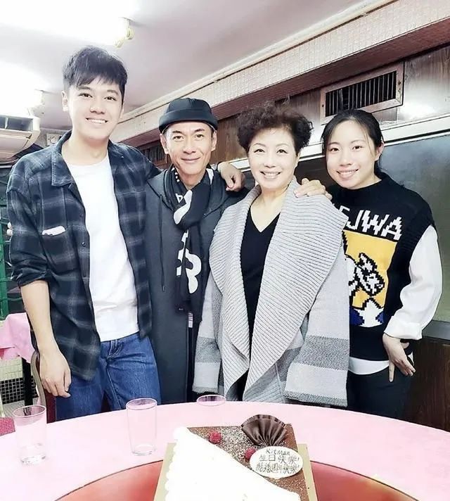 8位港圈“渣男”,对女伴一个比一个狠,原配被逼到离婚出家 8位港圈“渣男”,对女伴一个比一个狠,原配被逼到离婚出家