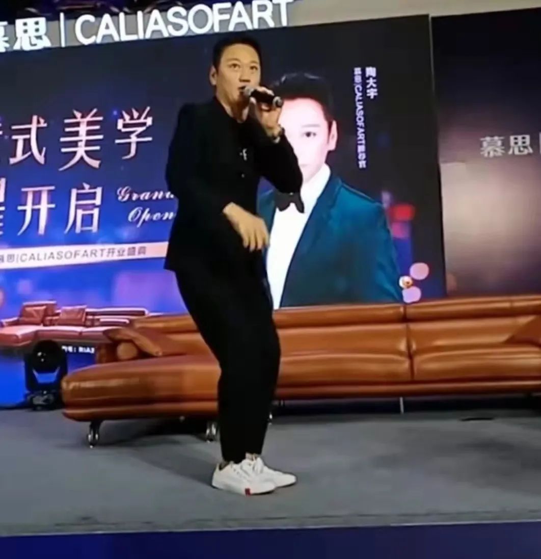 8位港圈“渣男”,对女伴一个比一个狠,原配被逼到离婚出家 8位港圈“渣男”,对女伴一个比一个狠,原配被逼到离婚出家