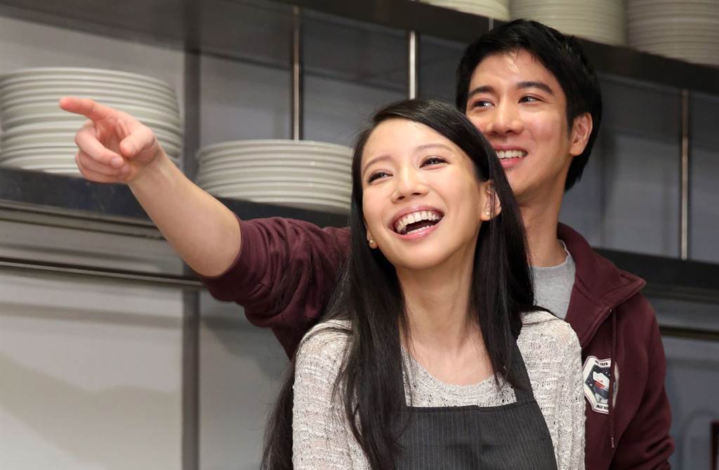 李靓蕾闺蜜透露王力宏离婚的主要原因：夫妻感情变谈是关键