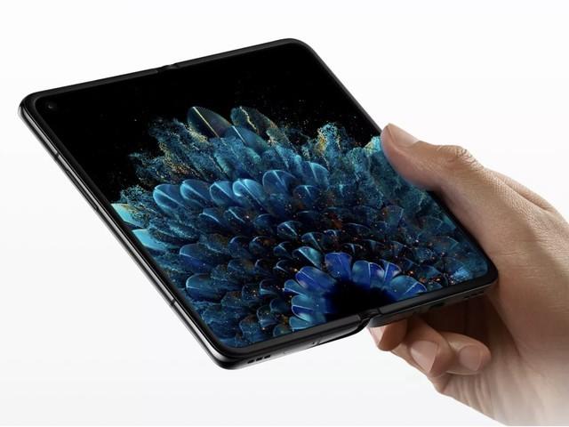 折叠屏手机使用一年划痕 7363-a7b5d7b4e64594733d6230032a479f82.jpg