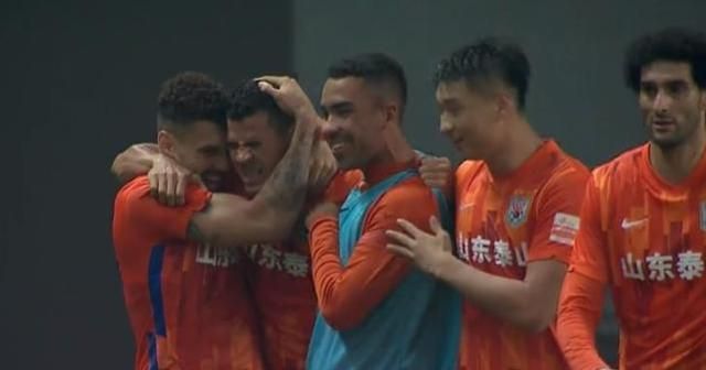 山东泰山逆转国安，郝伟恳求保护球员，<a href=