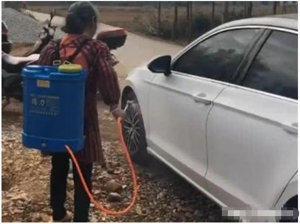 男子开60万宝马回农村,舅舅喜出望外,用钢丝球洗车休闲区蓝鸢梦想 - Www.slyday.coM 男子开60万宝马回农村,舅舅喜出望外,用钢丝球洗车休闲区蓝鸢梦想 - Www.slyday.coM