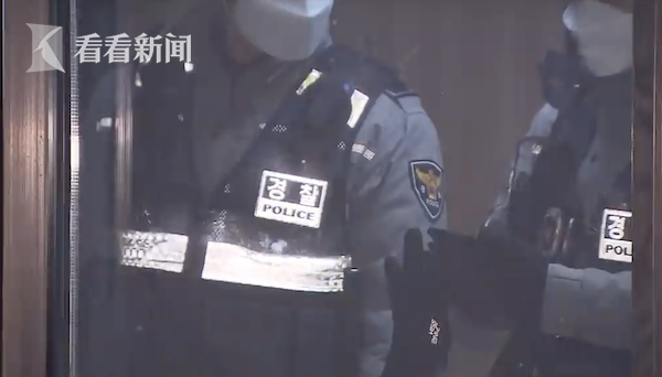 韩国素媛案罪犯家中遭陌生男子袭击 头部受伤贴创口贴休闲区蓝鸢梦想 - Www.slyday.coM 韩国素媛案罪犯家中遭陌生男子袭击 头部受伤贴创口贴休闲区蓝鸢梦想 - Www.slyday.coM