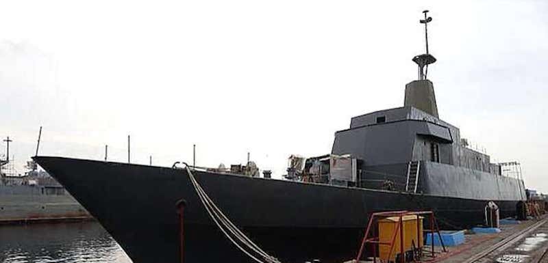 伊朗海军又“翻车”：最新锐在建战舰船坞中侧翻