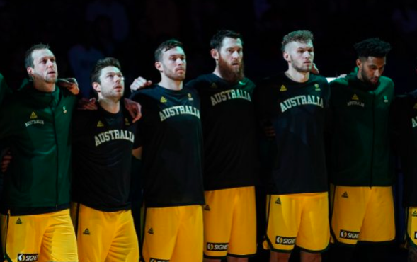 硬碰硬!战澳洲中国男篮12人最强阵容出炉,赢球就晋级