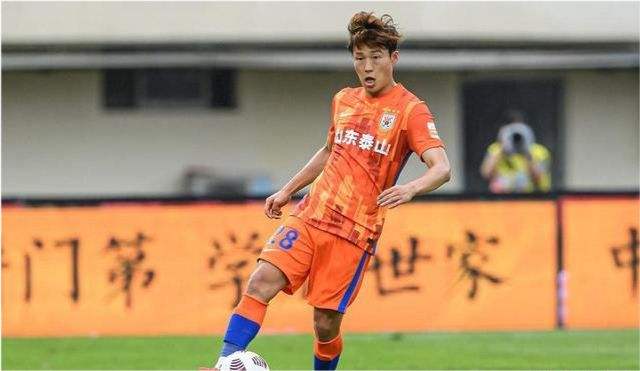 国足伤一个人就让李霄鹏头疼 而隔壁的<a href=