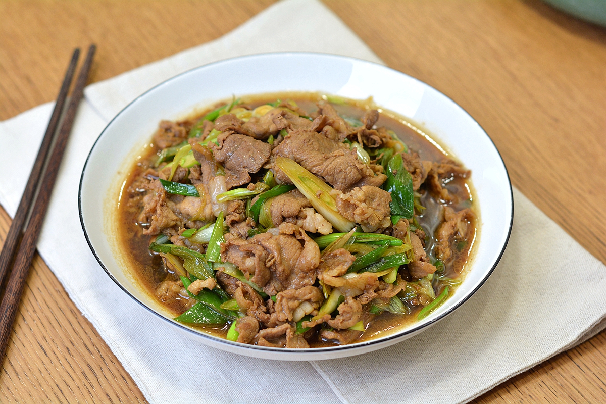 [转载]葱爆羊肉这么炒，肉片又薄又香还不老，没油烟不溅油，好吃又省时