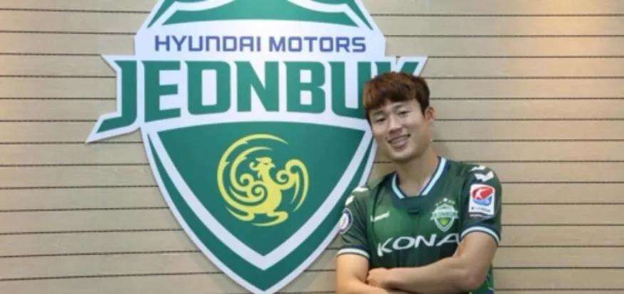 国足伤一个人就让李霄鹏头疼 而隔壁的<a href=