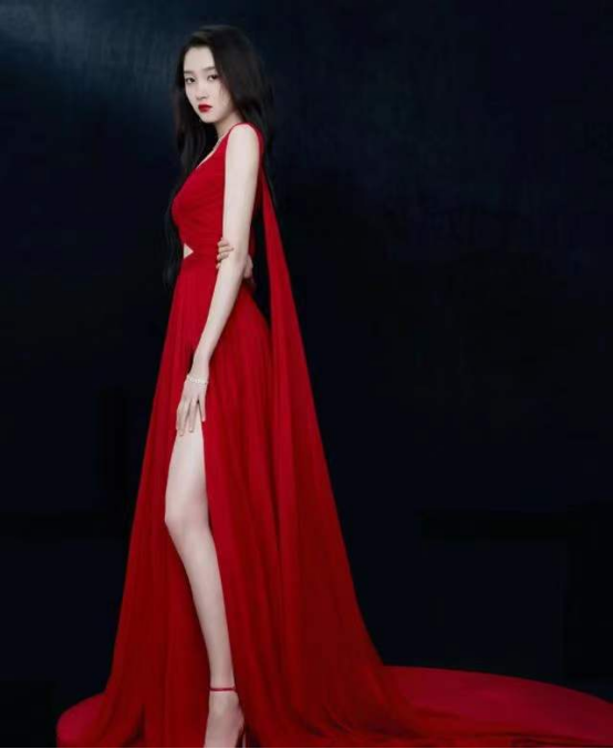 女星红毯露腰众相,周冬雨贴膏药,小花堆出赘肉,关晓彤太尴尬了 女星红毯露腰众相,周冬雨贴膏药,小花堆出赘肉,关晓彤太尴尬了