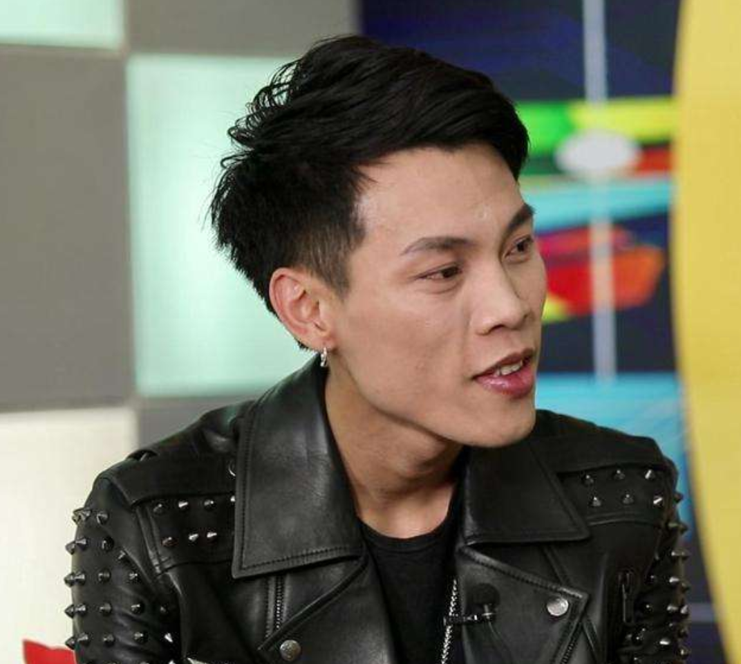 这6位歌手，靠一首歌吃一辈子，农民工因此赚上亿元还买豪车