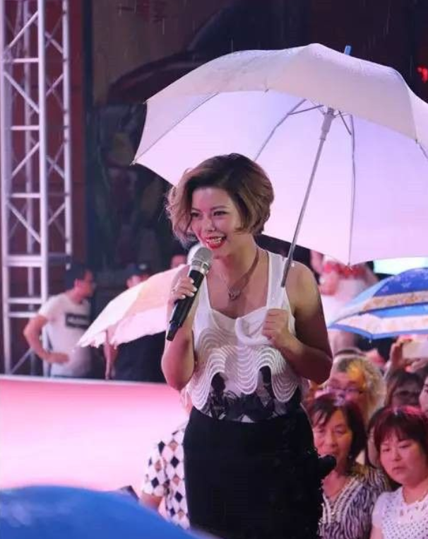 这6位歌手，靠一首歌吃一辈子，农民工因此赚上亿元还买豪车