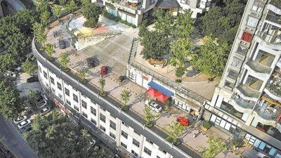 重庆一摩天大楼，为奇特横向大楼，与<a href=