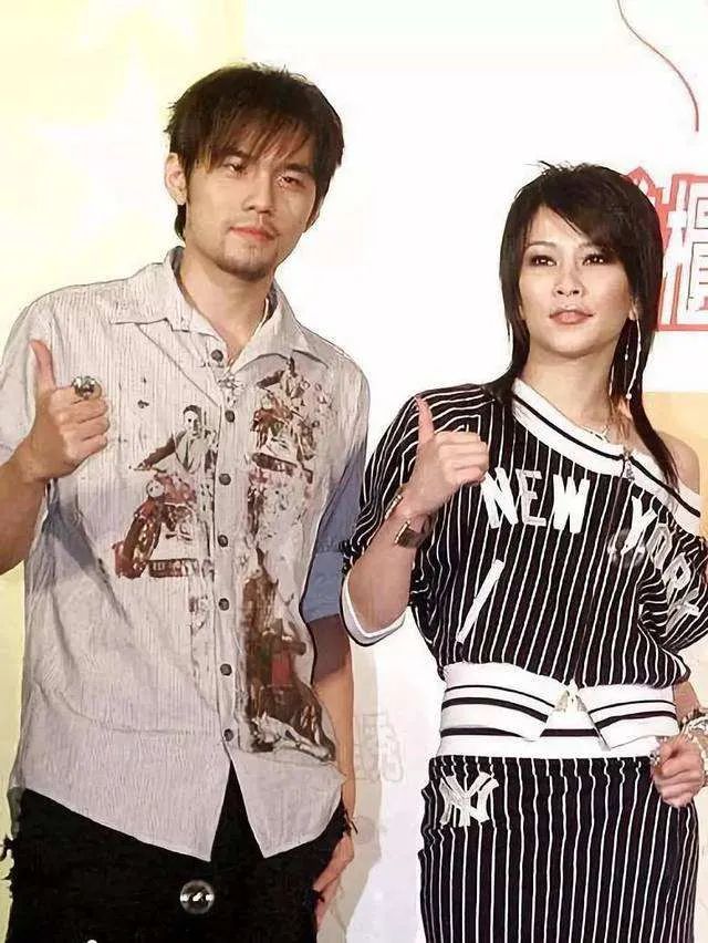 这6位歌手，靠一首歌吃一辈子，农民工因此赚上亿元还买豪车