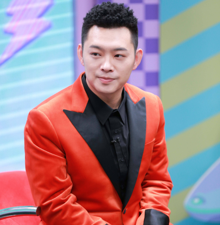 这6位歌手，靠一首歌吃一辈子，农民工因此赚上亿元还买豪车