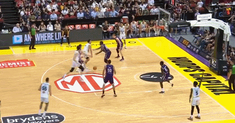 澳洲联赛-周琦17分13篮板5封盖 东南墨尔本凤凰负悉尼国王遭首败