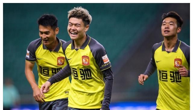 中超4消息!艾哈宣布退役,金英权回<a href=