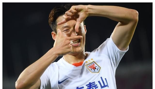 中超4消息!艾哈宣布退役,金英权回<a href=