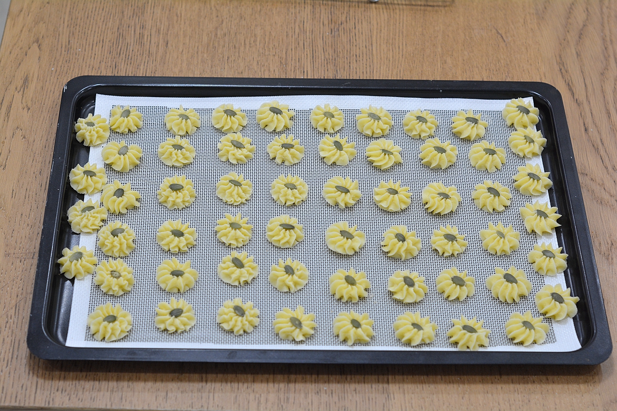 用不完淡奶油别扔，烤一盘曲奇真酥香，自食或送人都太棒了