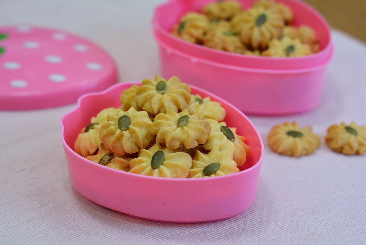 用不完淡奶油别扔，烤一盘曲奇真酥香，自食或送人都太棒了