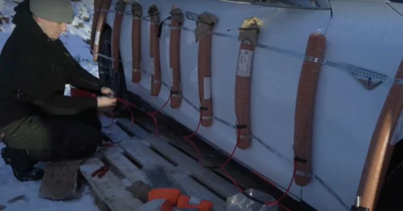 首例特斯拉被炸?芬兰车主自称创造历史,维修费和炸药他选了后者休闲区蓝鸢梦想 - Www.slyday.coM 首例特斯拉被炸?芬兰车主自称创造历史,维修费和炸药他选了后者休闲区蓝鸢梦想 - Www.slyday.coM