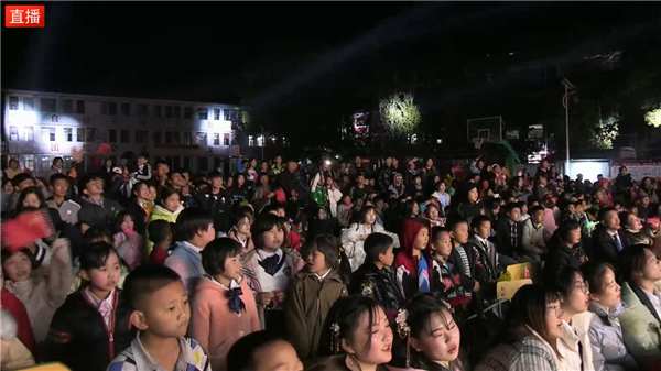 一场需要观众写标题的演讲,却让孩子们有了奋斗前行的梦想休闲区蓝鸢梦想 - Www.slyday.coM 一场需要观众写标题的演讲,却让孩子们有了奋斗前行的梦想休闲区蓝鸢梦想 - Www.slyday.coM