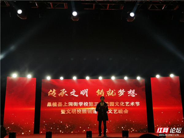 一场需要观众写标题的演讲,却让孩子们有了奋斗前行的梦想休闲区蓝鸢梦想 - Www.slyday.coM 一场需要观众写标题的演讲,却让孩子们有了奋斗前行的梦想休闲区蓝鸢梦想 - Www.slyday.coM