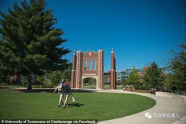 教授给教学大纲里藏现金,想测试学生到底看不看…果然这钱的下场??!休闲区蓝鸢梦想 - Www.slyday.coM 教授给教学大纲里藏现金,想测试学生到底看不看…果然这钱的下场??!休闲区蓝鸢梦想 - Www.slyday.coM