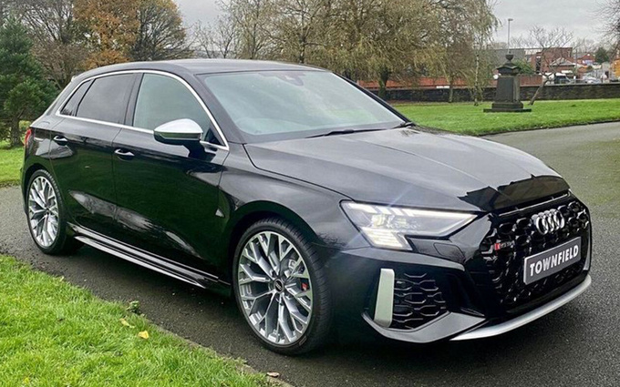 极致性能小钢炮！奥迪全新RS 3海外实拍，2.5T引擎破百仅需3.8秒