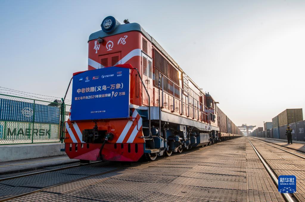 中老铁路刚通车，中国107个集装箱就出发，越南果然眼红了