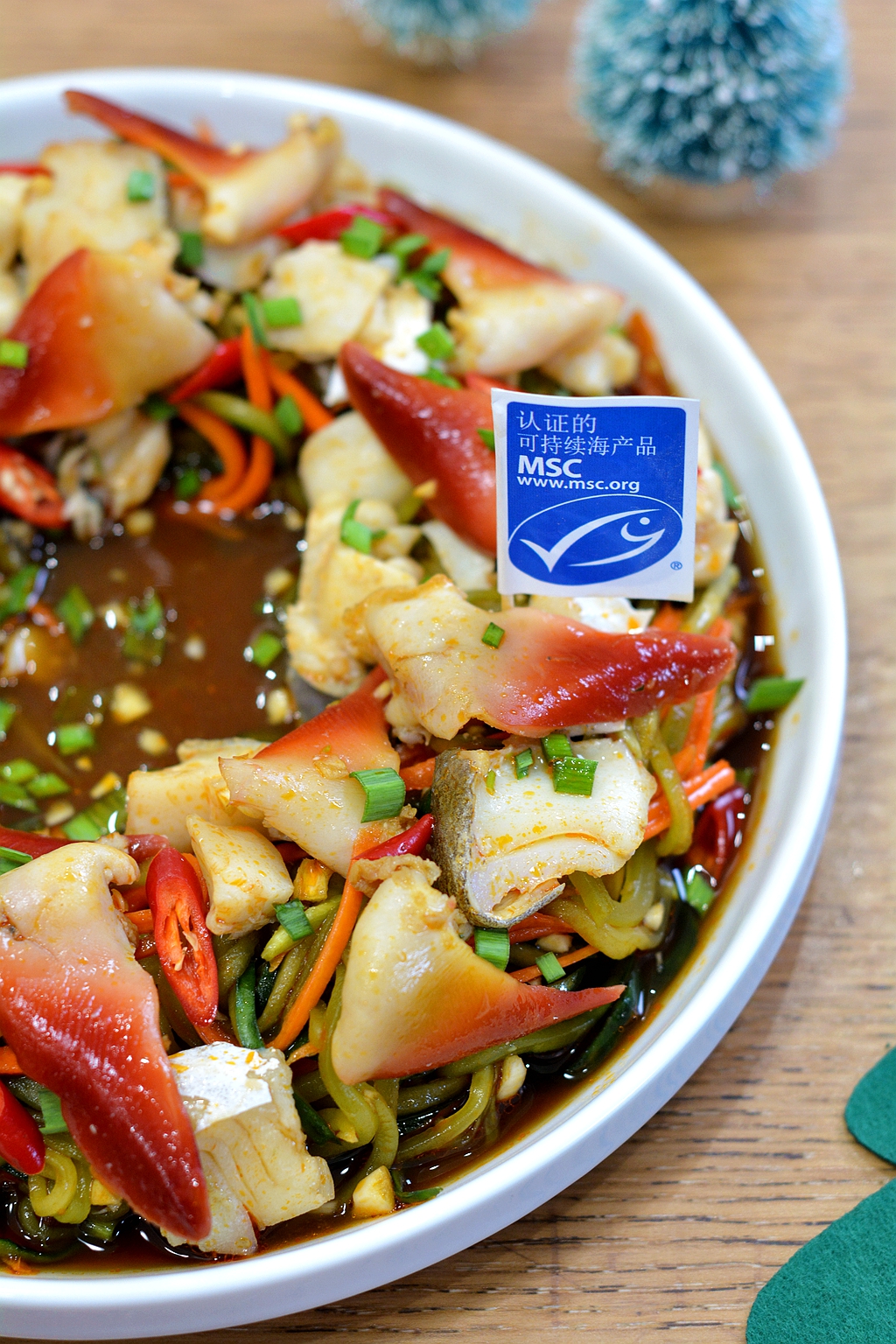 快来尝这道圣诞味的新鲜菜，凉拌麻辣真鳕北极贝，脆嫩香弹绝绝子