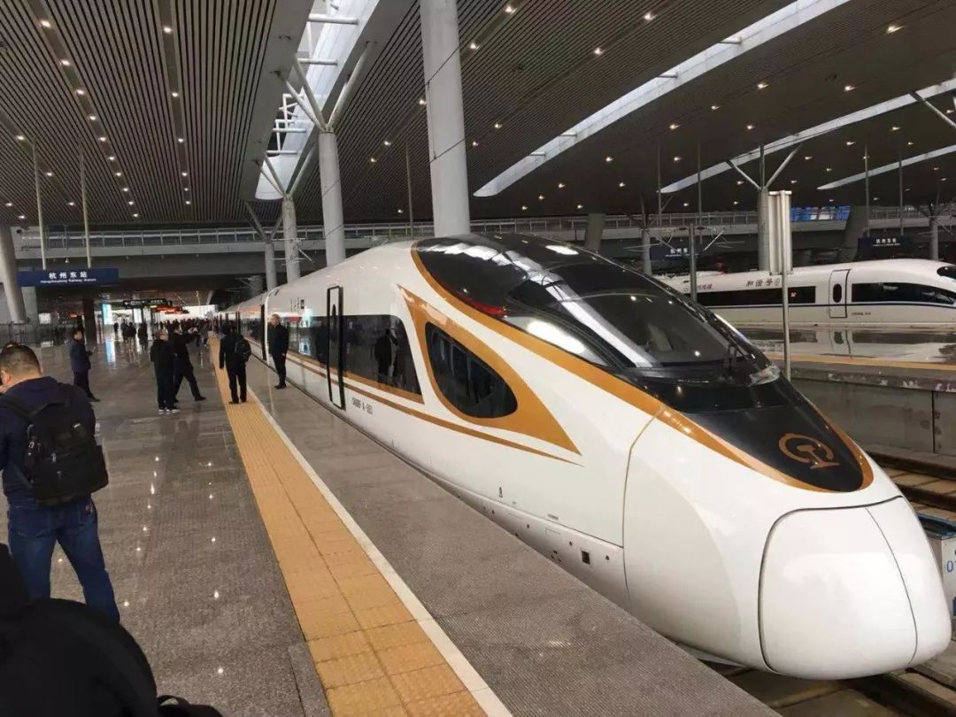 中国高铁比不上越南火车?现场照片爆出,差距实在是太大