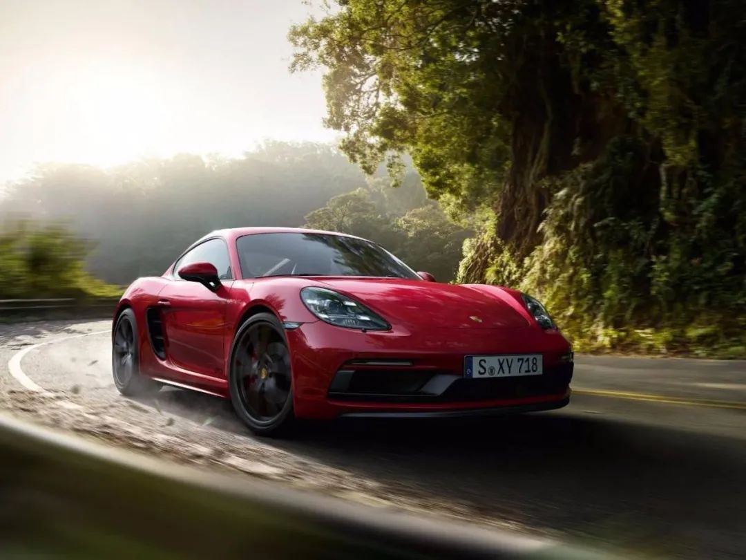 路特斯EMIRA与保时捷718 Cayman谁更强?