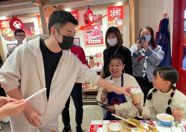 陈建斌蒋勤勤关联公司被强制执行,金额达3980万元,另一股东神隐休闲区蓝鸢梦想 - Www.slyday.coM 陈建斌蒋勤勤关联公司被强制执行,金额达3980万元,另一股东神隐休闲区蓝鸢梦想 - Www.slyday.coM