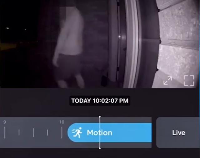 国外男子带情妇回家过夜在门口吻别,妻子看监控气得将他赶出家门休闲区蓝鸢梦想 - Www.slyday.coM 国外男子带情妇回家过夜在门口吻别,妻子看监控气得将他赶出家门休闲区蓝鸢梦想 - Www.slyday.coM