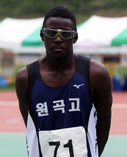 还笑话中国队吗？苏炳添劲敌来了，18岁黑人小伙有望代表<a href=