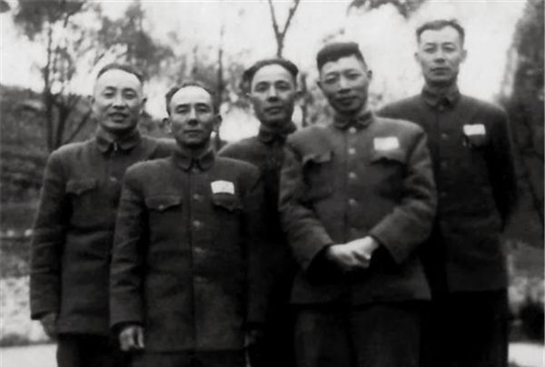 当时负责这件事的长官是第二旅旅长戴润生和政委石新安.