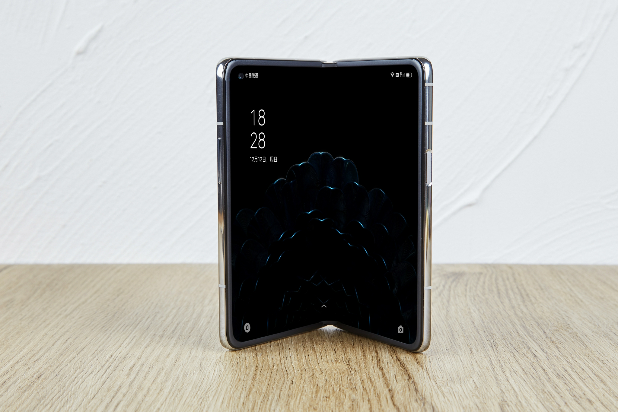 折叠屏手机哪个内屏最耐用 c32e-2141f5b377e650482058479988a1bacb.jpg