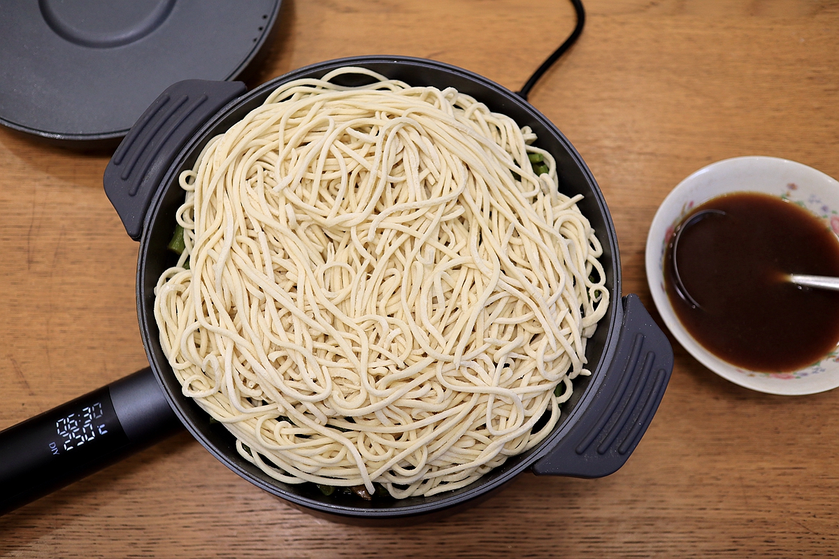 [转载]百吃不厌的排骨豆角焖面，省一个步骤，面条柔软入味，越吃越爱