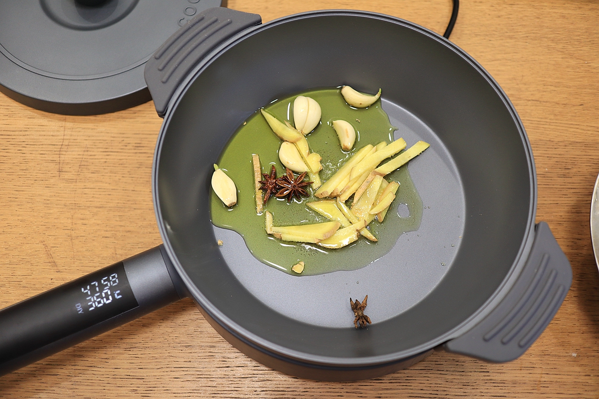 [转载]百吃不厌的排骨豆角焖面，省一个步骤，面条柔软入味，越吃越爱